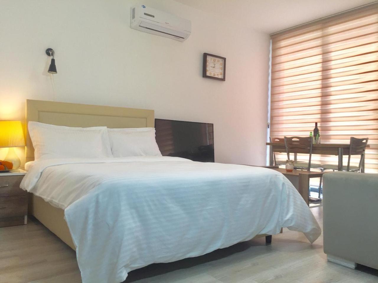 Uptown Holiday App & Pool Daily Rental Contactless Check In & Check Out Famagusta  Værelse billede