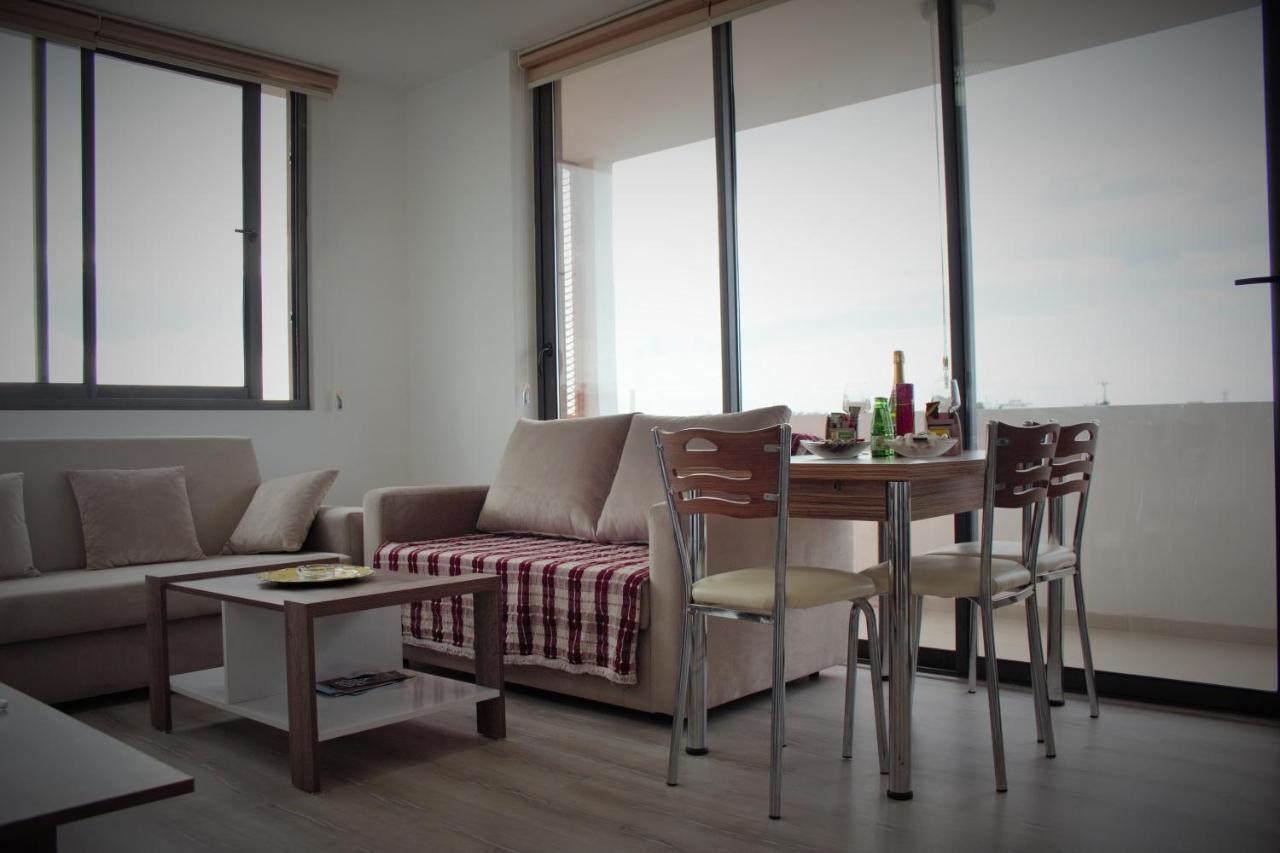 Uptown Holiday App & Pool Daily Rental Contactless Check In & Check Out Famagusta  Eksteriør billede